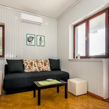 Beautiful Apartment In Zaton With Kitchen